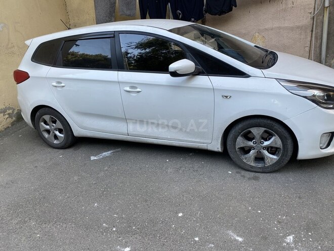 Kia Carens-2