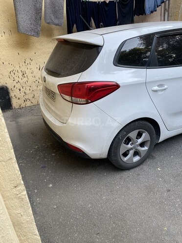 Kia Carens-3