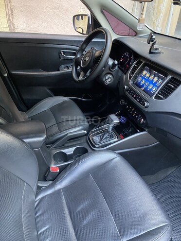 Kia Carens-5