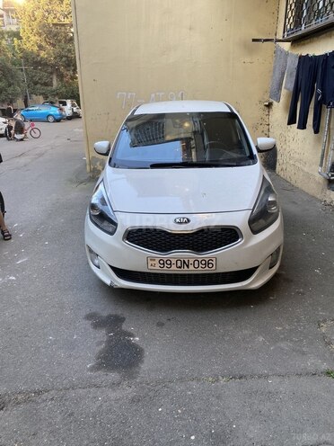 Kia Carens-1