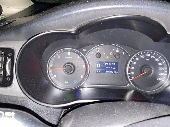Kia Carens-6