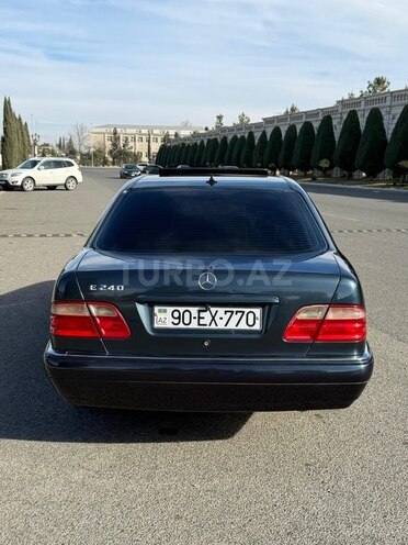 Mercedes E 240-3