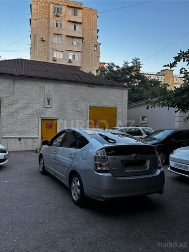 Toyota Prius-4