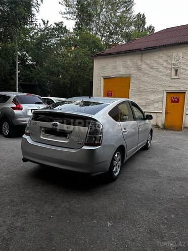 Toyota Prius-12