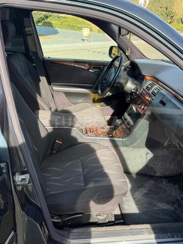 Mercedes E 240-7
