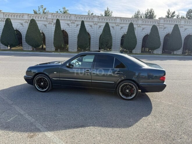 Mercedes E 240-6
