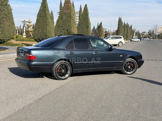 Mercedes E 240-4