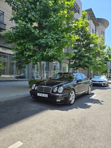 Mercedes E 200-1