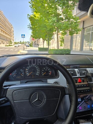 Mercedes E 200-9