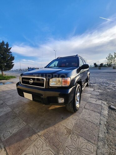 Nissan Pathfinder-1