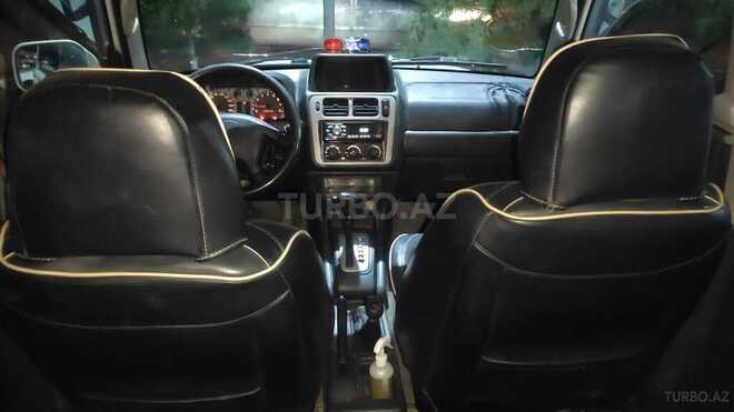 Mitsubishi Pajero io-6