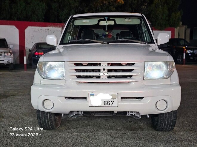 Mitsubishi Pajero io-1