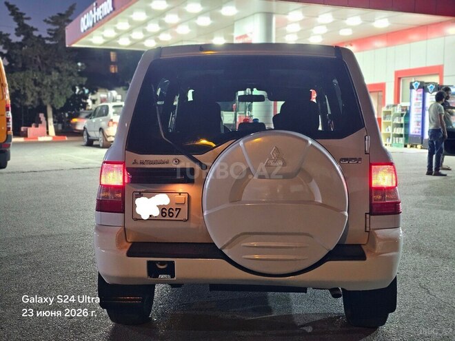 Mitsubishi Pajero io-3