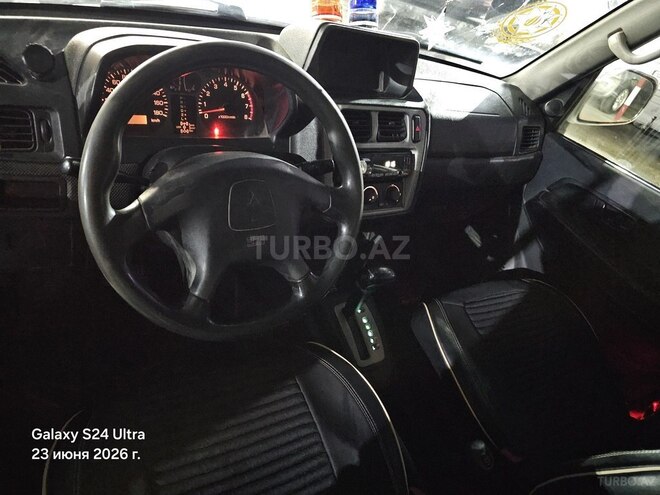Mitsubishi Pajero io-9