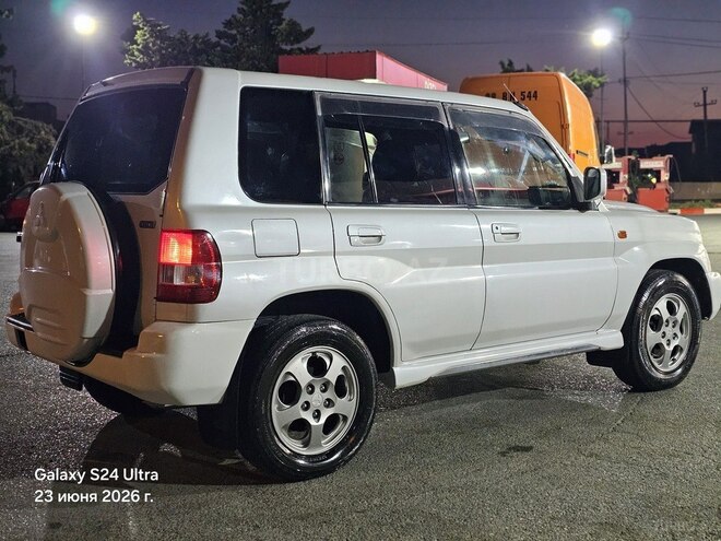 Mitsubishi Pajero io-4