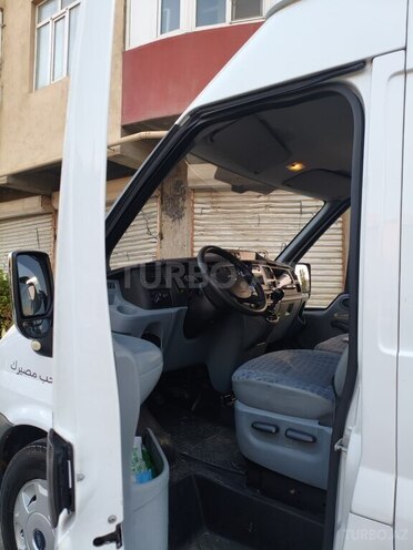 Ford Transit-3