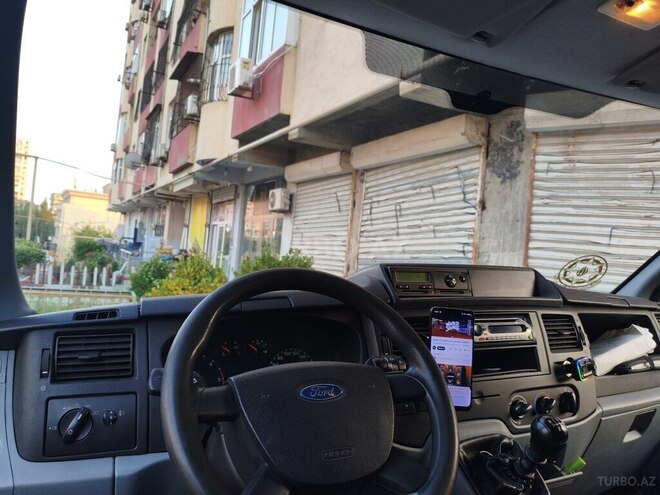 Ford Transit-5