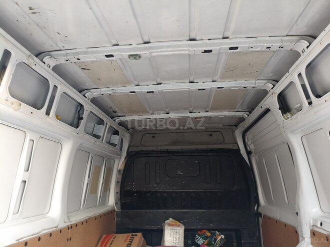 Ford Transit-10