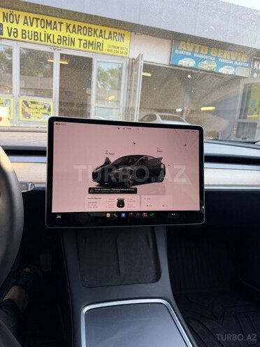 Tesla Model 3-8