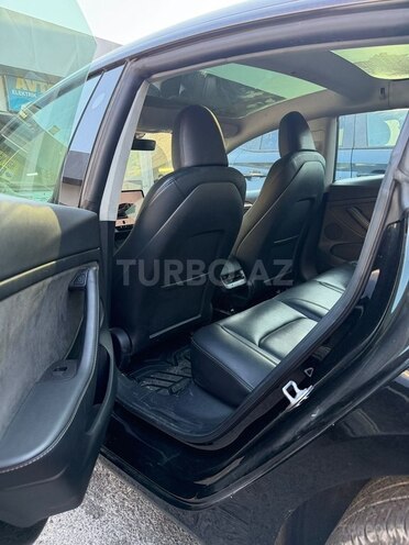 Tesla Model 3-6