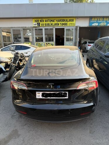 Tesla Model 3-2