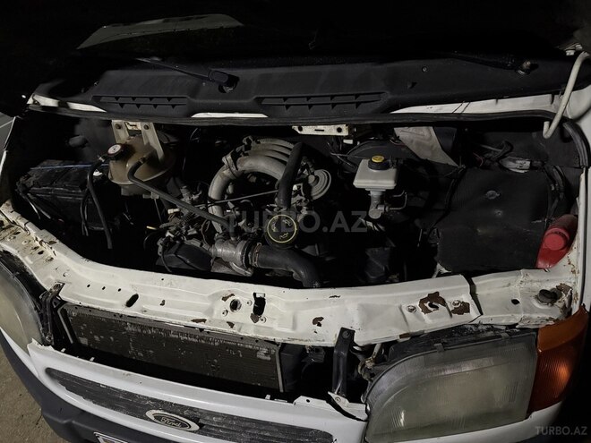 Ford Transit-8