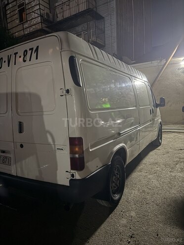 Ford Transit-5