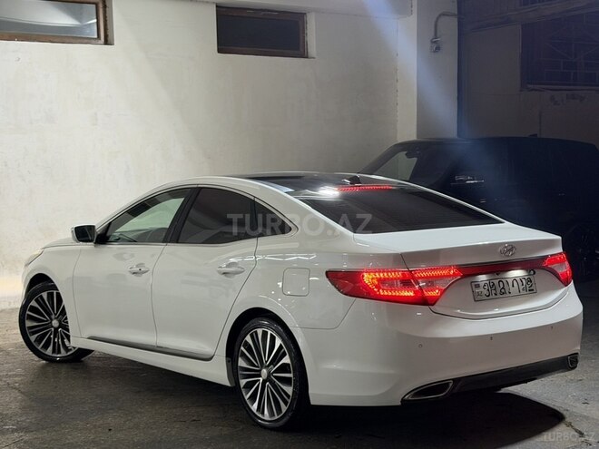 Hyundai Azera-10