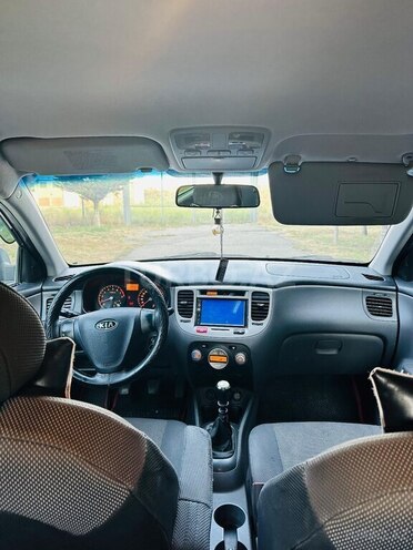 Kia Rio-7