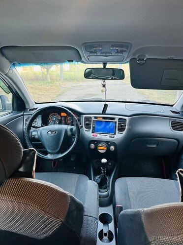 Kia Rio-8