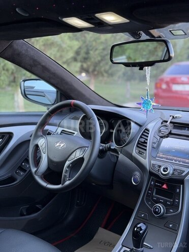 Hyundai Elantra-3