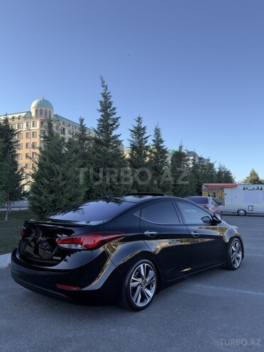 Hyundai Elantra-2