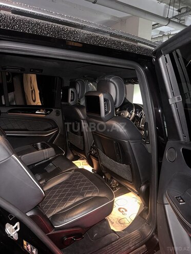 Mercedes GL 500 4MATIC-10