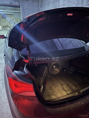 Hyundai Elantra-14