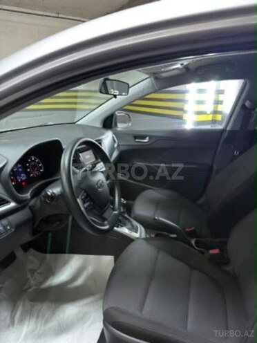 Hyundai Accent-2