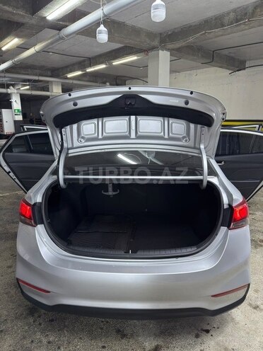 Hyundai Accent-3