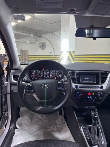 Hyundai Accent-16