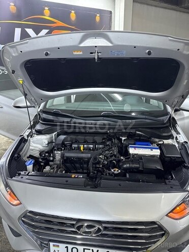Hyundai Accent-17