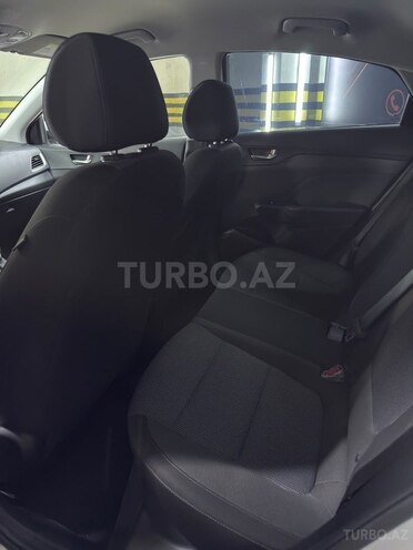 Hyundai Accent-13