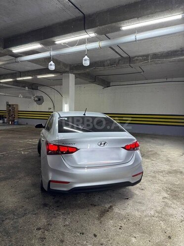 Hyundai Accent-11