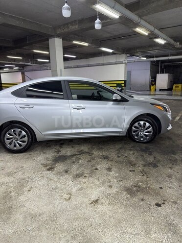 Hyundai Accent-5