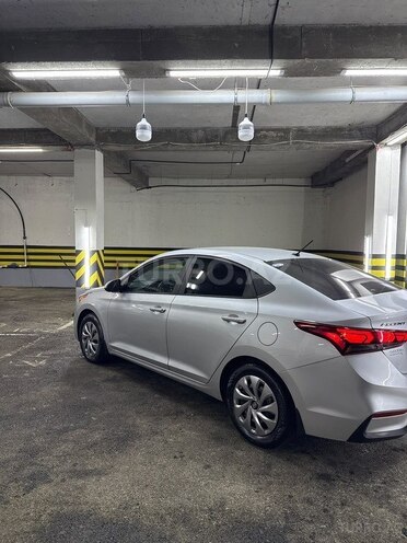 Hyundai Accent-4
