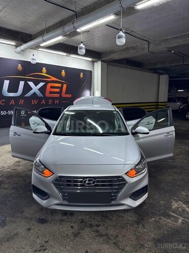 Hyundai Accent-12
