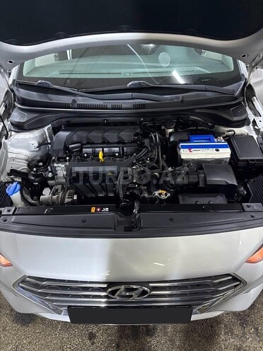 Hyundai Accent-9