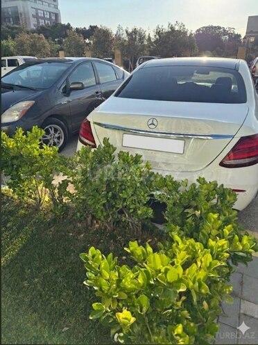 Mercedes E 220 d-2