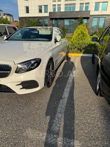 Mercedes E 220 d-3