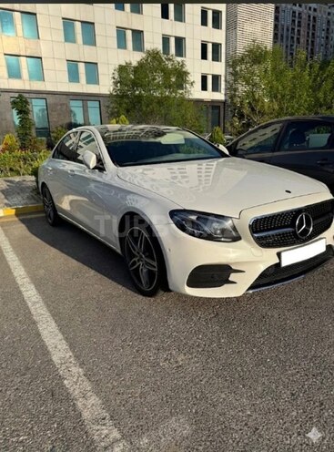 Mercedes E 220 d-4