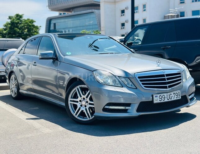 Mercedes E 220-1