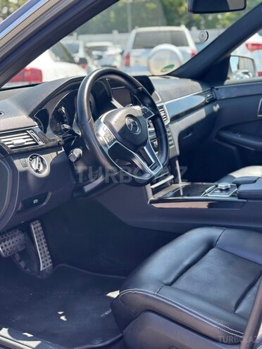 Mercedes E 220-11