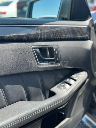 Mercedes E 220-12